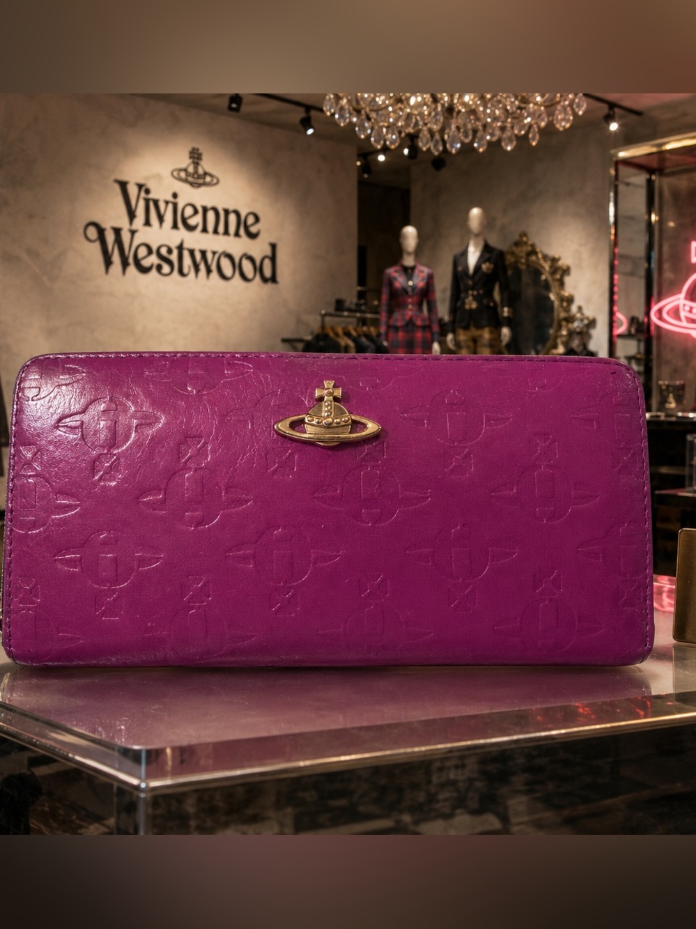 Vivienne Westwood TYPO ORB EMBOSSED FUXIA
